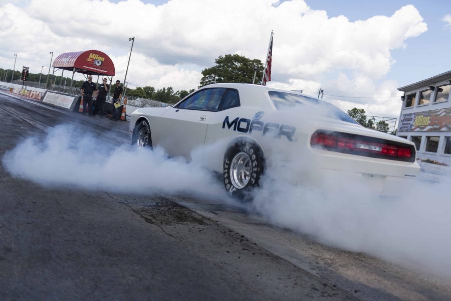  Dodge Challenger Drag Pak by Mopar 2015 года  (фото 9 из 12)